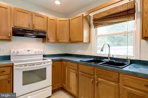 Kitchen - 3594 2nd Ave, Edgewater, MD 21037 photo 2 of 4