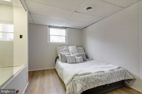 Bedroom - 517 Williamsburg Ln, Odenton, MD 21113 photo 13 of 14