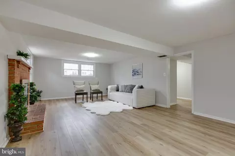 Living - 517 Williamsburg Ln, Odenton, MD 21113 photo 9 of 10