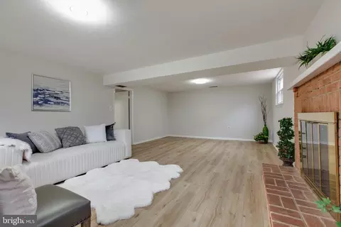 Living - 517 Williamsburg Ln, Odenton, MD 21113 photo 10 of 10