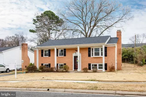 Exterior - 517 Williamsburg Ln, Odenton, MD 21113 photo 3 of 10