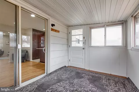 Exterior - 517 Williamsburg Ln, Odenton, MD 21113 photo 6 of 10