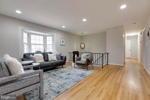 Living - 517 Williamsburg Ln, Odenton, MD 21113 photo 2 of 10