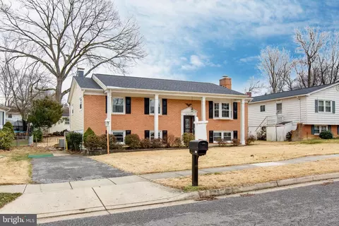 Exterior - 517 Williamsburg Ln, Odenton, MD 21113 photo 2 of 10