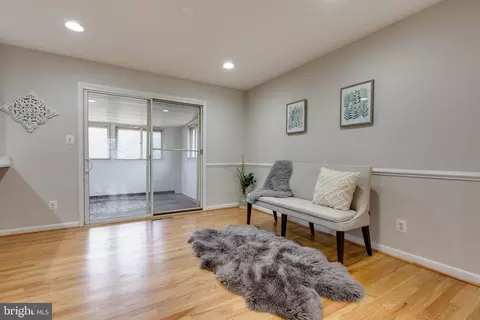 Living - 517 Williamsburg Ln, Odenton, MD 21113 photo 5 of 10