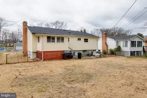 Exterior - 517 Williamsburg Ln, Odenton, MD 21113 photo 9 of 10