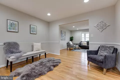 Living - 517 Williamsburg Ln, Odenton, MD 21113 photo 7 of 10