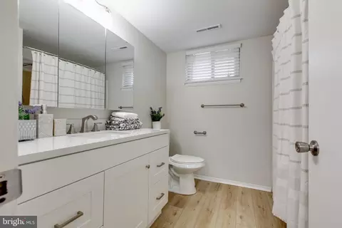 Bath - 517 Williamsburg Ln, Odenton, MD 21113 photo 2 of 2
