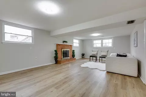 Living - 517 Williamsburg Ln, Odenton, MD 21113 photo 8 of 10
