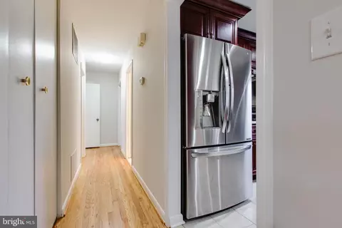 Kitchen - 517 Williamsburg Ln, Odenton, MD 21113 photo 6 of 6