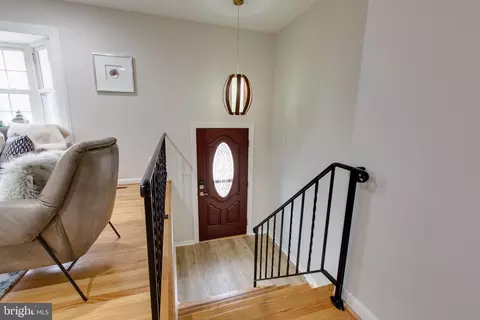 Entry Way - 517 Williamsburg Ln, Odenton, MD 21113 photo 1 of 2