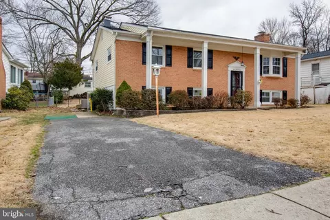 Exterior - 517 Williamsburg Ln, Odenton, MD 21113 photo 4 of 10