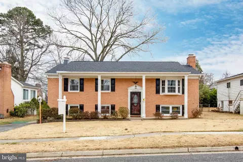 517 Williamsburg Ln, Odenton, MD 21113