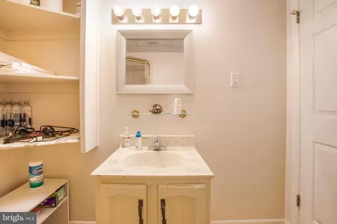Bath - 1904 Mount Hope Ct, Hanover, MD 21076 photo 10 of 11