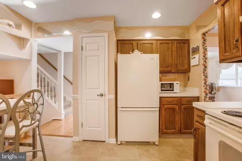 Kitchen - 1904 Mount Hope Ct, Hanover, MD 21076 photo 3 of 4
