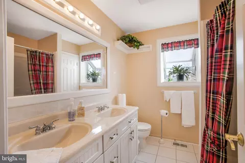 Bath - 1904 Mount Hope Ct, Hanover, MD 21076 photo 5 of 11