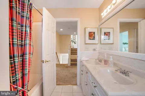 Bath - 1904 Mount Hope Ct, Hanover, MD 21076 photo 4 of 11