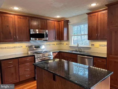 627 Sandy Ridge Dr, Glen Burnie, MD 21061