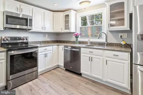 Kitchen - 7912 Pavilion Dr, Severn, MD 21144 photo 2 of 3