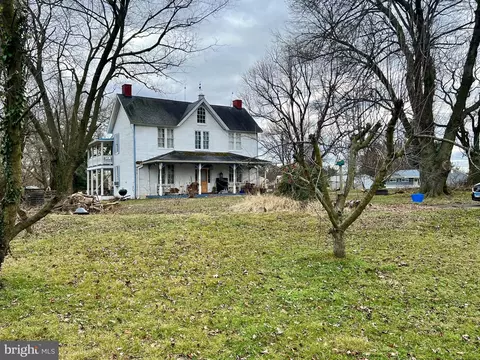 13 Hopkins St, Glen Burnie, MD 21061