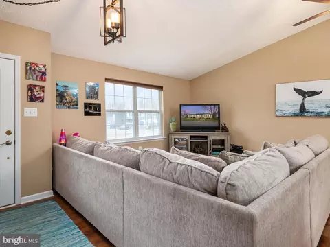 209 Misty View Ct, Pasadena, MD 21122 photo 4