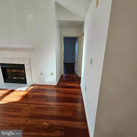 Living - 3109 River Bend Ct #D304, Laurel, MD 20724 photo 3 of 4