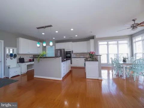 Kitchen - 7707 Lyman Ave, Pasadena, MD 21122 photo 9 of 9