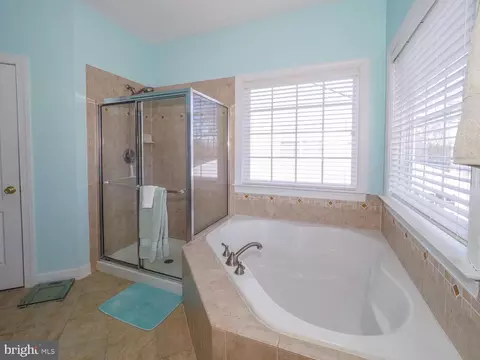 Bath - 7707 Lyman Ave, Pasadena, MD 21122 photo 3 of 7