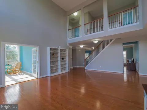 Living - 7707 Lyman Ave, Pasadena, MD 21122 photo 6 of 8