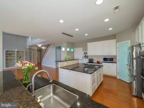 Kitchen - 7707 Lyman Ave, Pasadena, MD 21122 photo 8 of 9
