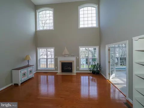 Living - 7707 Lyman Ave, Pasadena, MD 21122 photo 5 of 8