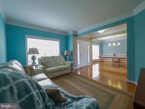 Living - 7707 Lyman Ave, Pasadena, MD 21122 photo 2 of 8