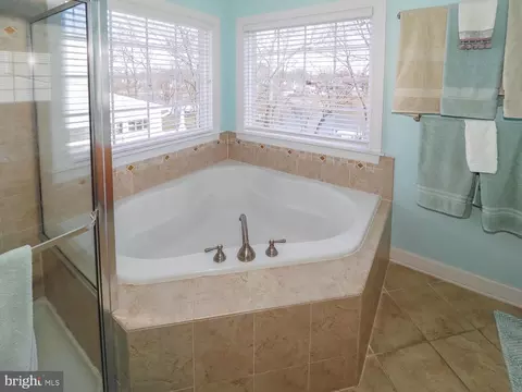Bath - 7707 Lyman Ave, Pasadena, MD 21122 photo 5 of 7