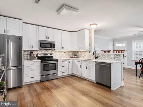 Kitchen - 51 Claiborne Rd, Edgewater, MD 21037 photo 2 of 3