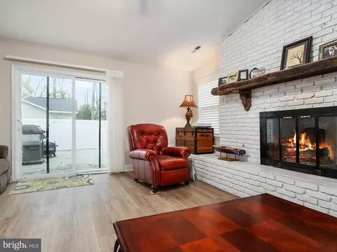 Living - 51 Claiborne Rd, Edgewater, MD 21037 photo 3 of 3