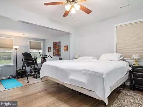 Bedroom - 51 Claiborne Rd, Edgewater, MD 21037 photo 1 of 5