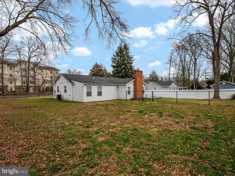 Exterior - 51 Claiborne Rd, Edgewater, MD 21037 photo 5 of 8