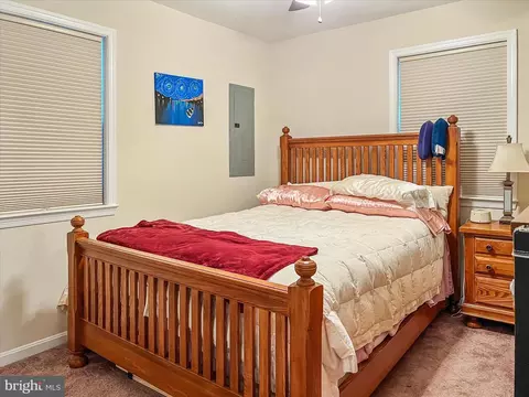 Bedroom - 51 Claiborne Rd, Edgewater, MD 21037 photo 4 of 5