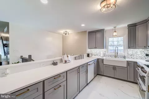 Kitchen - 925 Deep Creek Ave, Arnold, MD 21012 photo 7 of 11