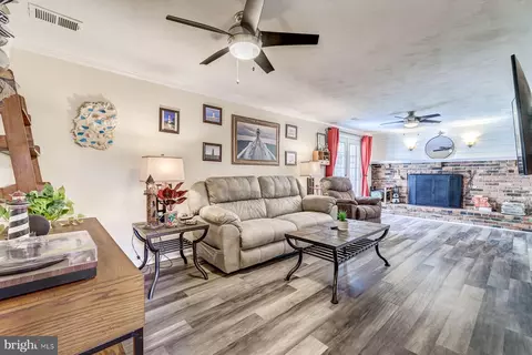 Living - 925 Deep Creek Ave, Arnold, MD 21012 photo 7 of 7