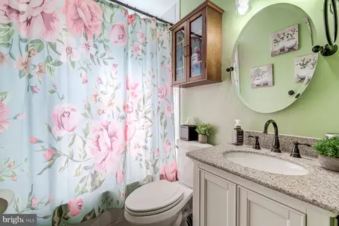 Bath - 925 Deep Creek Ave, Arnold, MD 21012 photo 1 of 2