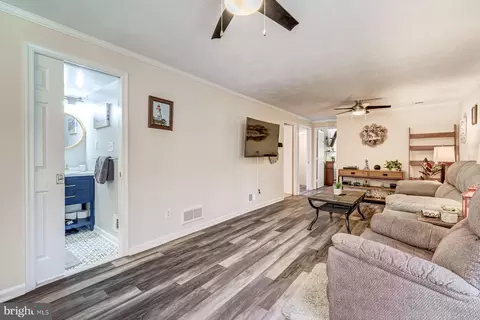 Entry Way - 925 Deep Creek Ave, Arnold, MD 21012 photo 5 of 6