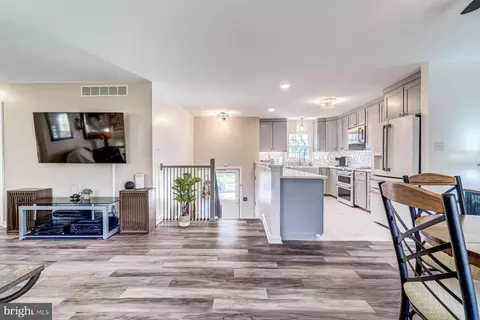 Entry Way - 925 Deep Creek Ave, Arnold, MD 21012 photo 2 of 6