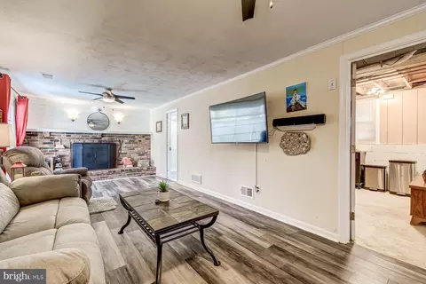 Entry Way - 925 Deep Creek Ave, Arnold, MD 21012 photo 4 of 6