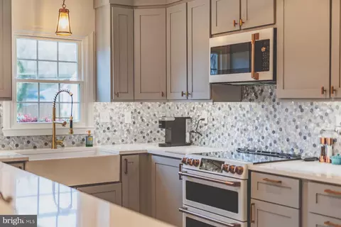 Kitchen - 925 Deep Creek Ave, Arnold, MD 21012 photo 2 of 11