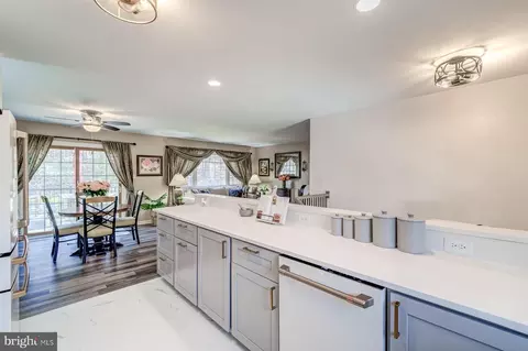 Kitchen - 925 Deep Creek Ave, Arnold, MD 21012 photo 9 of 11