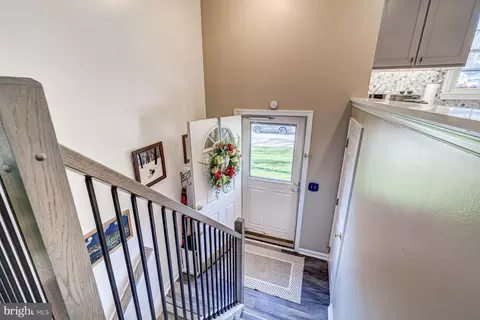 Entry Way - 925 Deep Creek Ave, Arnold, MD 21012 photo 3 of 6