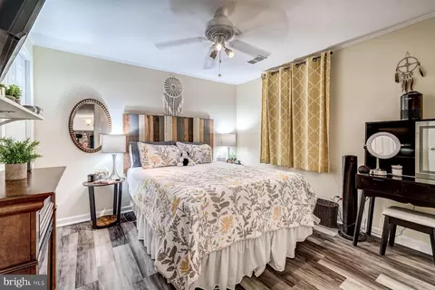 Bedroom - 925 Deep Creek Ave, Arnold, MD 21012 photo 4 of 6
