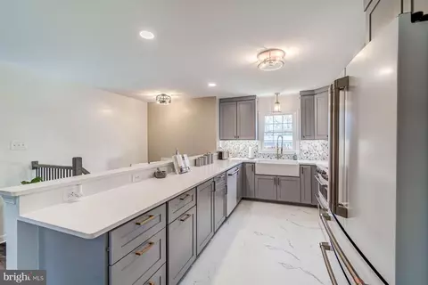 Kitchen - 925 Deep Creek Ave, Arnold, MD 21012 photo 6 of 11