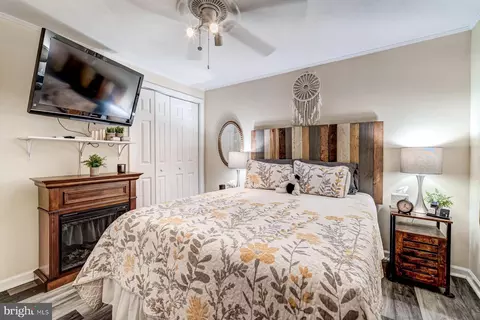 Bedroom - 925 Deep Creek Ave, Arnold, MD 21012 photo 5 of 6
